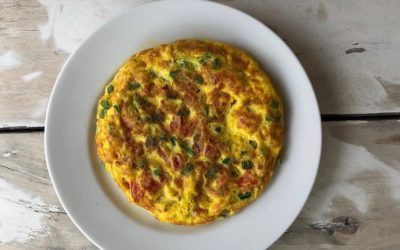 OMLET Z POMIDORAMI I SZCZYPIORKIEM